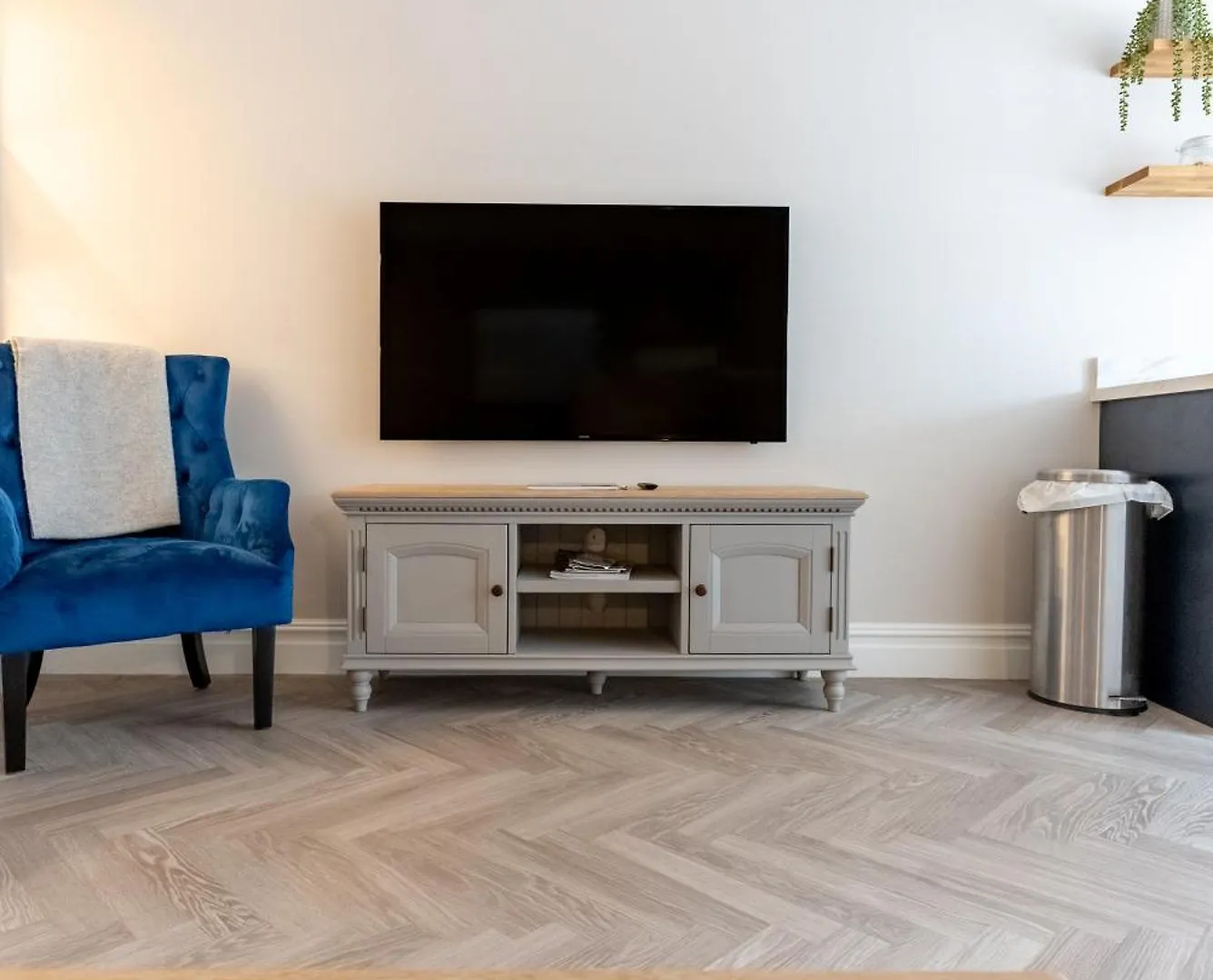 Brand New Riverside Apartment Christchurch   Christchurch (Dorset)