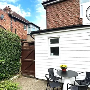  Apartment 3 Bedroom House With Parking & Garden By Cherry Short Lets & Serviced United Kingdom