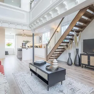  Apartment Deluxe Modern-themed 1 Bedroom United Kingdom
